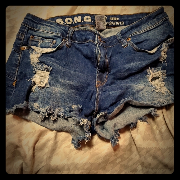 Cut off shorts - Picture 1 of 3